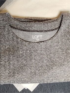 LOFT women’s Gray Chevron Crewneck Sweater - Heathered Gray